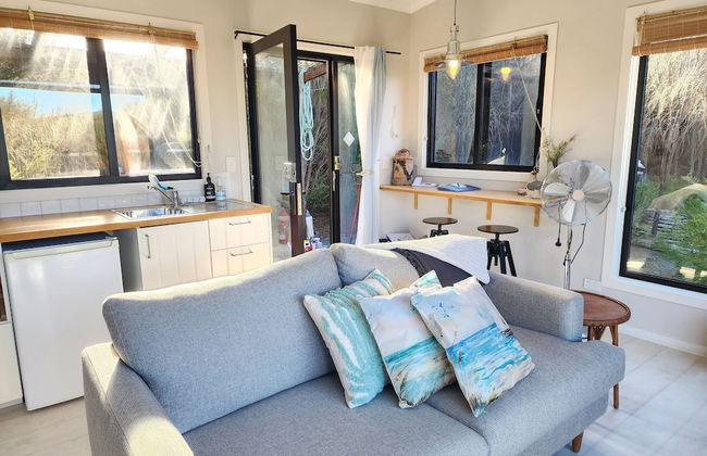 Flotsam Studio Accommodation - Photo 18