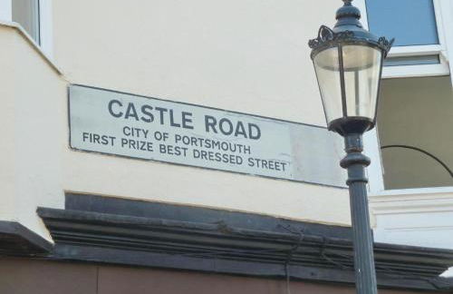 The Clock Tower Apartment - Spacious, Modern, 2 Bedroom Apartment , Southsea with Free parking - sleeps 4 - Photo 5