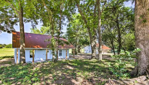 2 Mi to Marinas and Grove Cozy Cabin with Grill - Foto 3