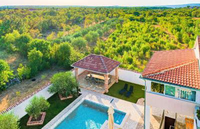 Holiday home Dinko - Photo 5