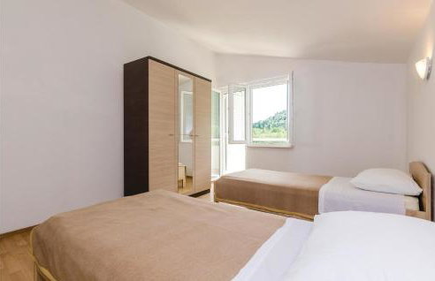 Two-Bedroom Apartment In Hodilje - Photo 14