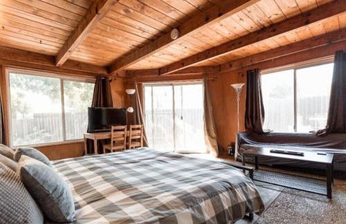 SunHouse 1410sqft BBQ 3xTVs Pets W/D Backyard - Photo 11