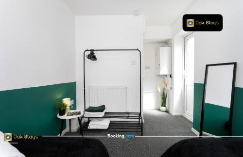 Quick Deals l 5 Bedroom l Sleeps 10 l Parking l Ideal for Groups l Oak Stays Short Lets & Serviced Accommodations - Foto 13