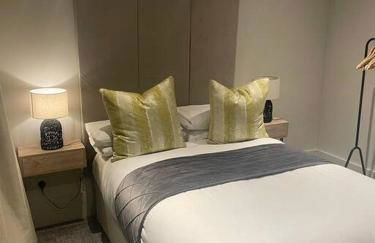 1 Bed Apt - Balcony - City View - Great Location - Foto 1