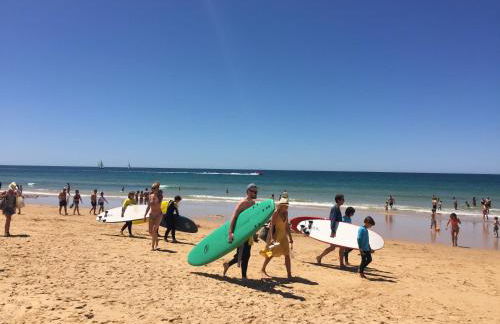 Os Apartamentos A Ramos na Praia da Galé Estão inserido em Condomínio com PISCINA, Fica apenas a 350 Metros da Praia da Galé - Apartamentos com Ar Condicionado tanto nos Quartos como na Sala, Smart TV com Prime Vídeo e Cozinha Completa - Foto 20