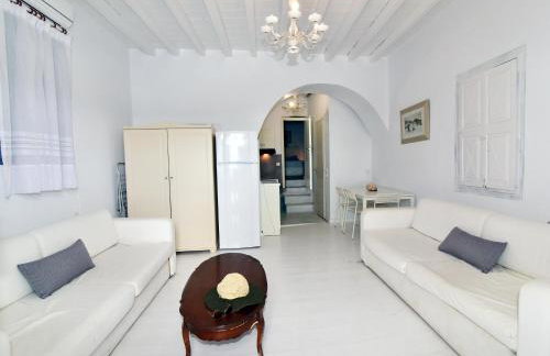 Thomas Traditional House in Chora - Photo 10