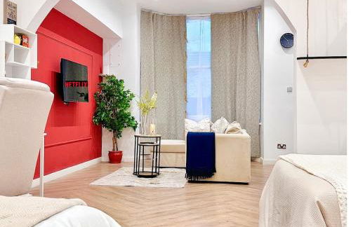 Colson - Best Find in Portsmouth, Sleeps 4, Centrally Located near City Centre, Gunwharf and University, Pool Table - Foto 3