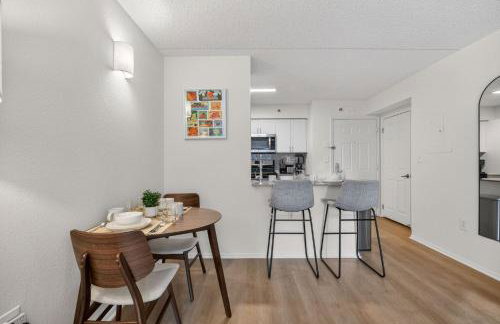 Newport 1 BR w Work Setup by Anyplace - 11747 - Foto 15