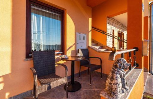 2 Bedroom Amazing Apartment In Modric - Photo 10