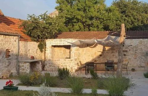 Heritage House Vrime - stone house with heated pool - Photo 2