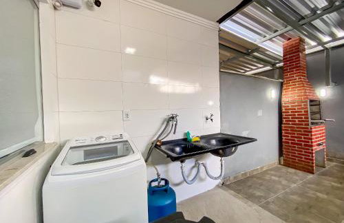 Casa Individual com 2 suítes, cozinha completa, Internet privativa 300MBPS, região bem sossegada com comercios diversos ao redor - Foto 75