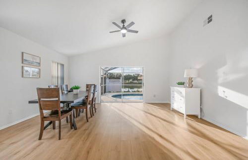 Disney-Close Lakefront Renovated 4BR Pool - Foto 21