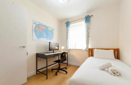 Pass the Keys 53 Austin Drive · Modern Townhouse near Addenbrookes Own Parking - Foto 34