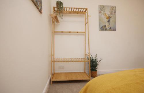 Orchard Place By N And N Stays, Perfect for corporate, contractor teams and families visiting the area, 3 Bed House with Private Parking, Semington Near Bath - Foto 13