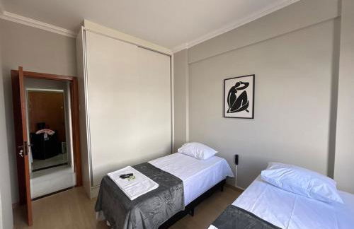 Apartamento Belo Horizonte 2 quartos Ed Maleta, Mercado Central, Feira Hippie, Praça da Liberdade e Parque Municipal - Foto 7