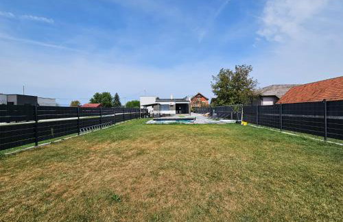 Villa Joy with Pool,Jacuzzi,E Auto Station - Foto 10