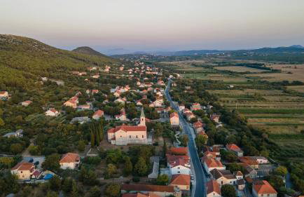 The Grandfather's courtyard villa with heated pool - Foto 32