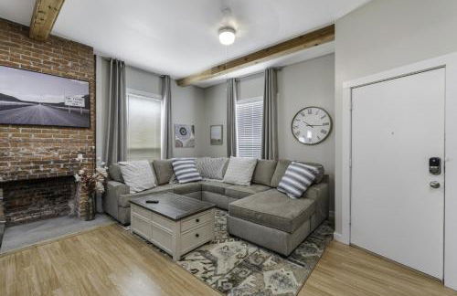 Stockyards- 4min Pet Friendly 3BR Luxe Gem - Foto 24