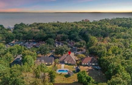 Endless Summer Retreat with Private Pool near Beach - Foto 11