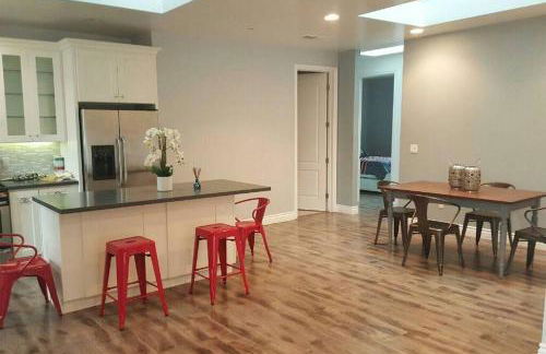 Lake Balboa Modern 4 Bedroom 3 Bath Glam Charmer - Foto 8