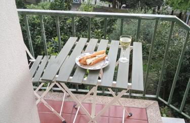 Apartment with balconies and garden - Foto 12