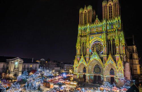 BedinReims "burgundy bottle" 110m2 Exceptional, 4 chambres doubles, 2 bain, free park & wifi, tout équipé - Foto 20