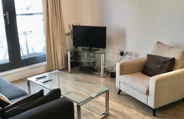 New Central Woking 1 and 2 Bedroom Apartments with Free Gym, close to Train Station - Photo 5