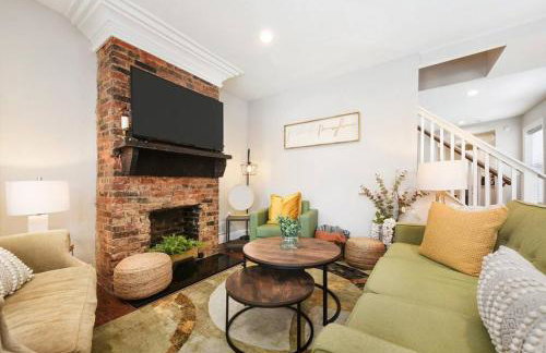 HostWise Stays - The Carnegie - Sauna, 1 Block from Butler St, Family Friendly - Foto 20