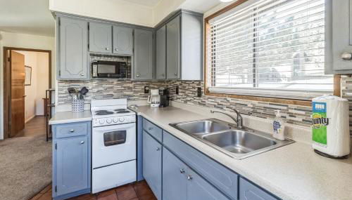 Cozy Cabin Retreat with Scenic Views cabin - Foto 4