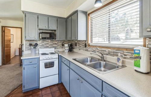 Cozy Cabin Retreat with Scenic Views cabin - Foto 4