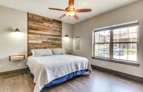 Lavish Retreat with Decks, Steps to Table Rock Lake! - Foto 9