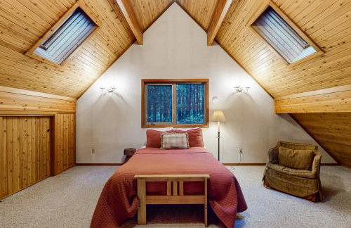 Redwood Rest Getaway - A-Frame with Hot Tub & Deck - Foto 18