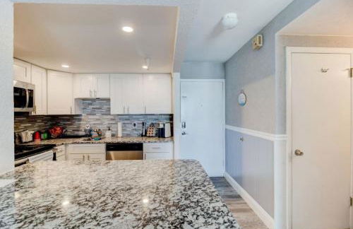 Paradise with Balcony Near the Action - Foto 6