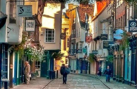 Large 4 bedroom home in Boston Spa village In-between York, Harrogate and Leeds, Sleeps 9 - Foto 25