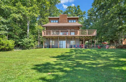 Lakeside Lodge - Lakefront home with private dock & hot tub - Foto 24