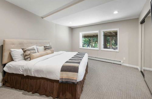 Luxury Tahoe Vacation Rental with HotTub & Lake Views - Foto 22