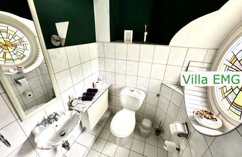 Luxus Ferienhaus Villa EMG Dortmund in Ennepetal, nah Düsseldorf, Köln mit Tennis Court, Garten, Kamin für Familien Gruppen bis 20 Personen - Foto 29