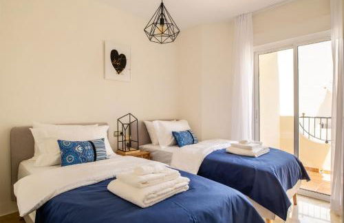 STYLISH TOWNHOUSE IN BEACHFRONT COMPLEX - Photo 18