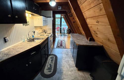 4M Cozy A-Frame in Bethlehem, NH - Fireplace, Firepit & Close to Skiing & Trails, Dogs welcome! - Photo 11