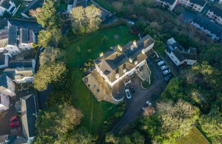 Stunning Apartment in Victorian Villa with Garden - Photo 29