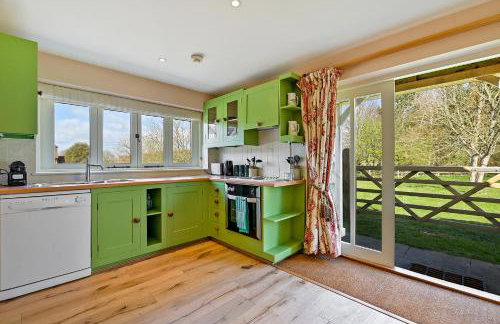 Idyllic Cottage in South Oxfordshire - Photo 6