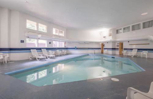 Sunday River Ski In Ski Out Mountain View Condo with Hot Tub Pool and Sauna! - Foto 10
