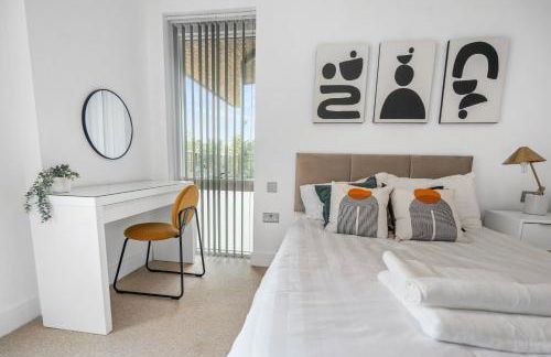 Modern 2 Bedroom with Superking Bed & Balcony views Near Wembley - Foto 13