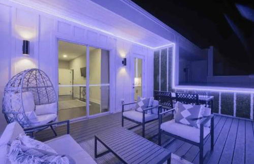 Luxury four-story Home, Rooftop Deck with views, PingPong! Sleeps 12! - Photo 5