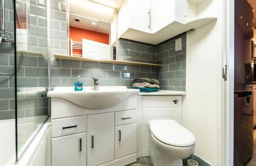 Comfy Apartment 16 Easy access to Central London - Foto 7