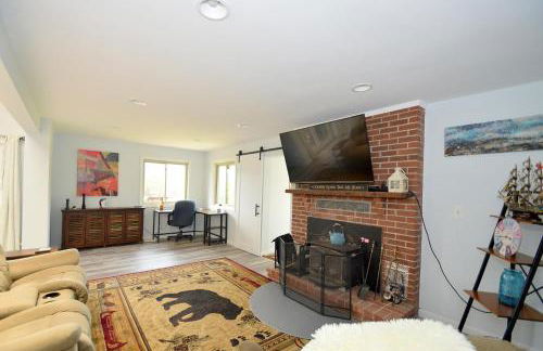 Black Bear Cabin - Fire Pit, Grill, View, Pet Friendly, Fireplace, King Bed, Wifi, Game Room - Foto 17