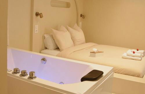 Casa Cinta - Sanctuaire Balinais avec Baignoire Balnéo et Cinéma Privé - Foto 24