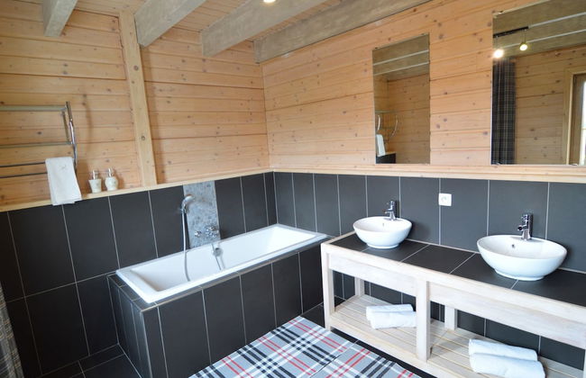 Sumptuous Chalet in Septon with Sauna & Hot Tub - Photo 18