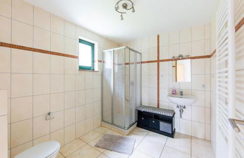 Spacious semi-detached house with wood stove located directly on the Rennsteig - Foto 51