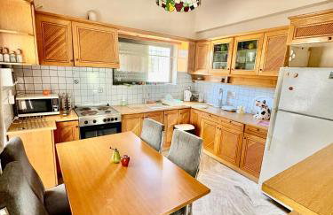 Villa w Studio, Pool, Garden, Sleeps 12 to 15 - Photo 3